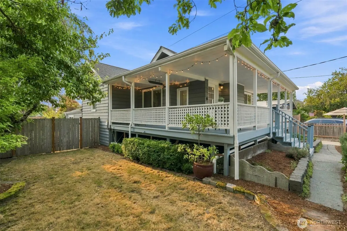 8121 11th Avenue Sw, Seattle, WA 98106 - #1