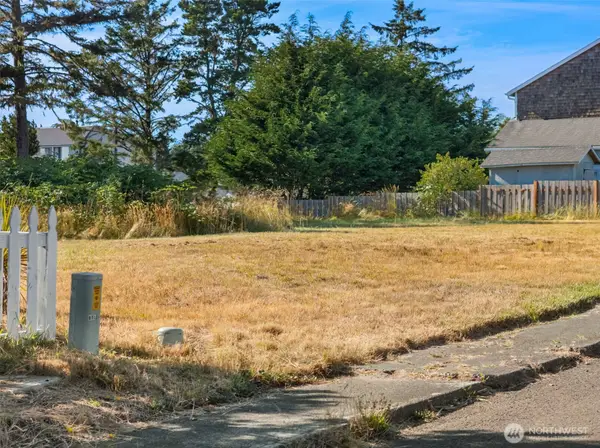 2701 Sea Crest Avenue N #8, Long Beach, WA 98631