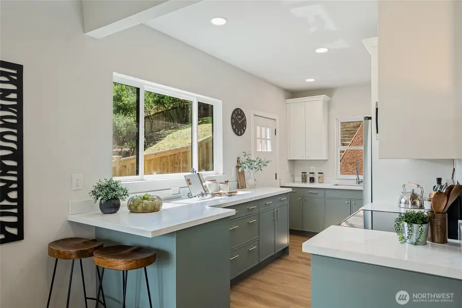 4015 Burton Place W, Seattle, WA 98199 - #2