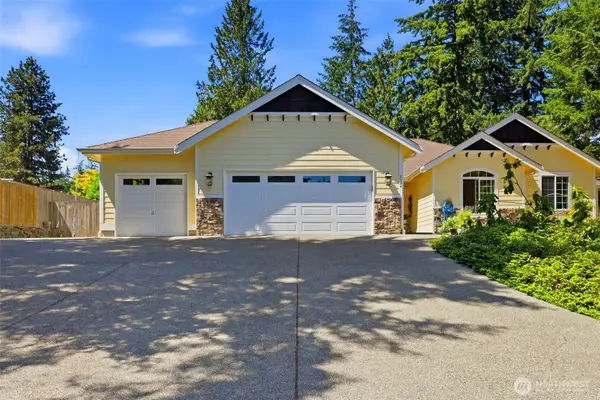 8424 Cirque Drive W, University Place, WA 98467