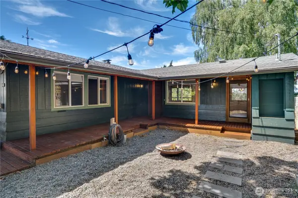 1127 Perry Avenue, Bremerton, WA 98310