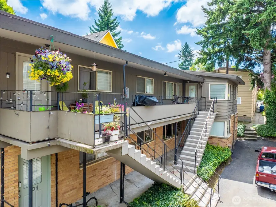 6515 5th Avenue Ne, Seattle, WA 98103 - #3
