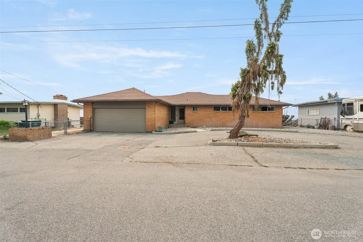 1210 N Ashland Avenue, East Wenatchee, WA 98802 - #1