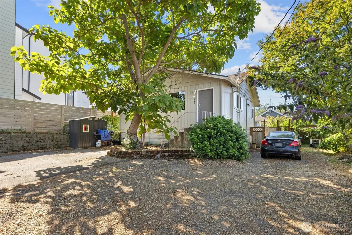 201 N 101st Street, Seattle, WA 98133 - #1