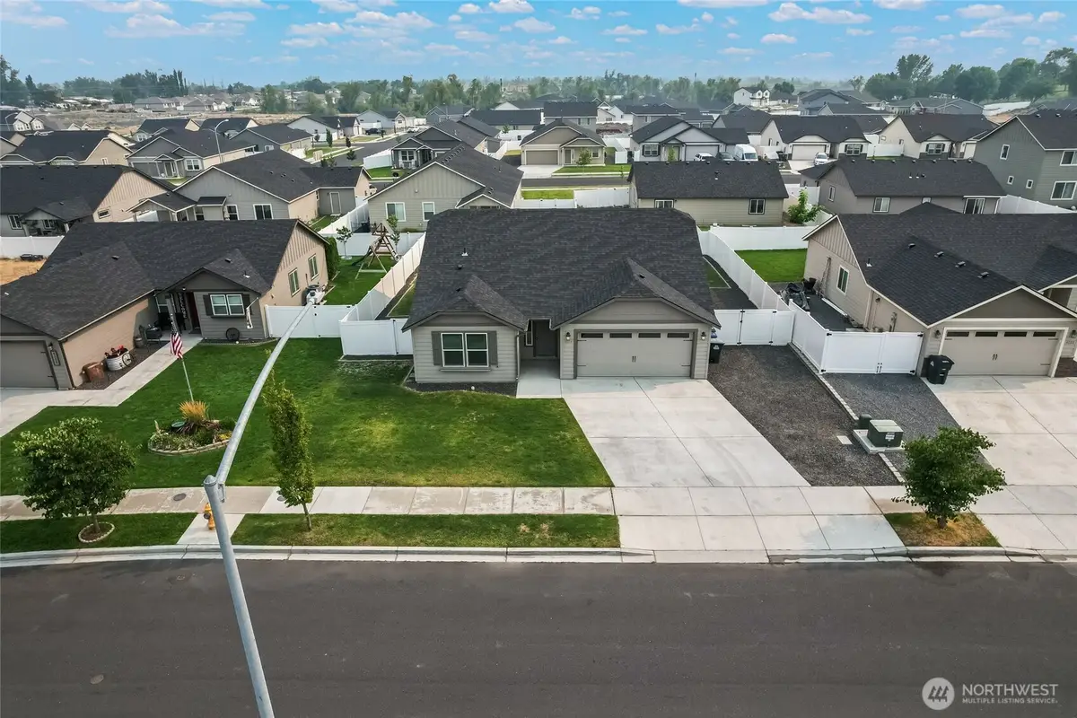 4229 W Cove West Drive, Moses Lake, WA 98837 - #1