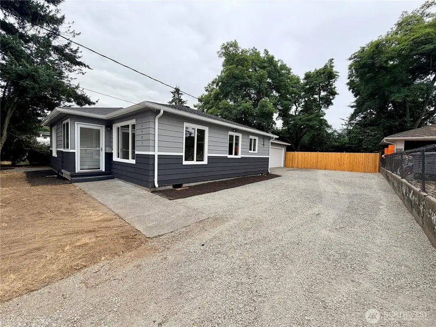 2405 NE 10th Street, Renton, WA 98056 - #2