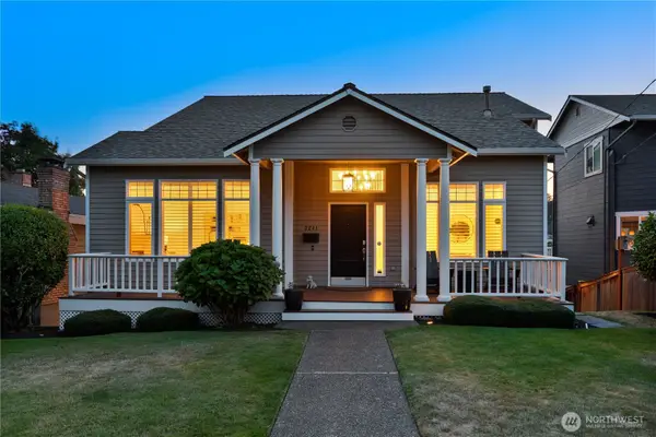 3241 32nd Avenue W, Seattle, WA 98199