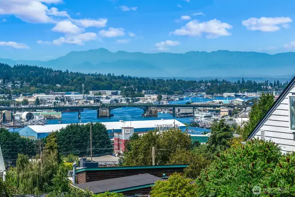 102 N 41st Street, Seattle, WA 98103