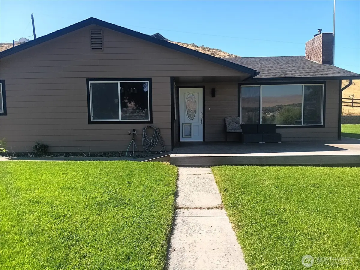 260 Adobe Way, Selah, WA 98942 - #1