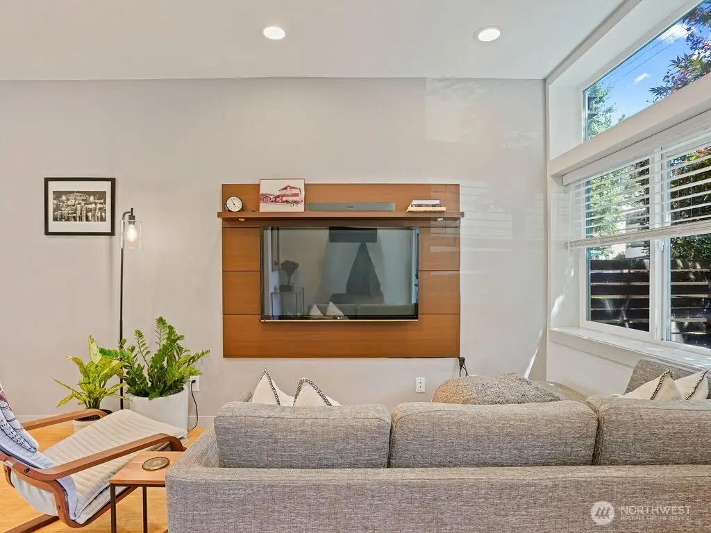 6911 California Avenue Sw, Seattle, WA 98136 - #1