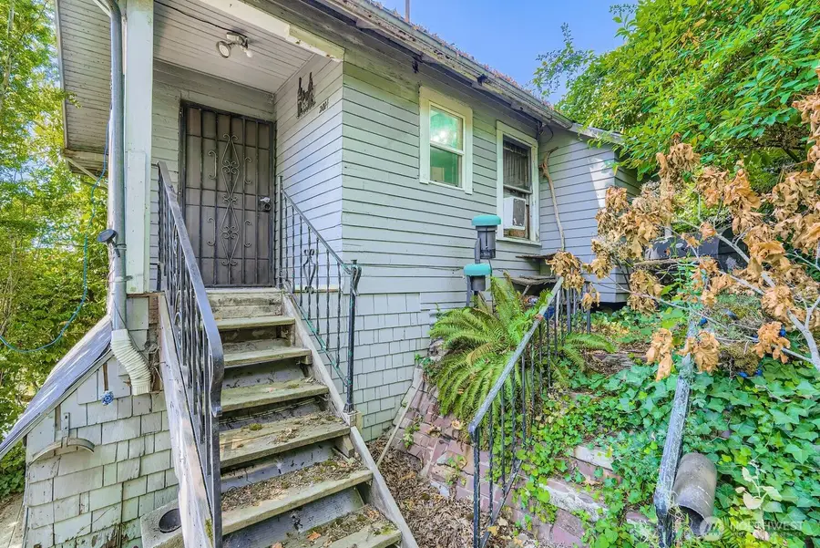 2814 S Grand St, Seattle, WA 98144 - #3