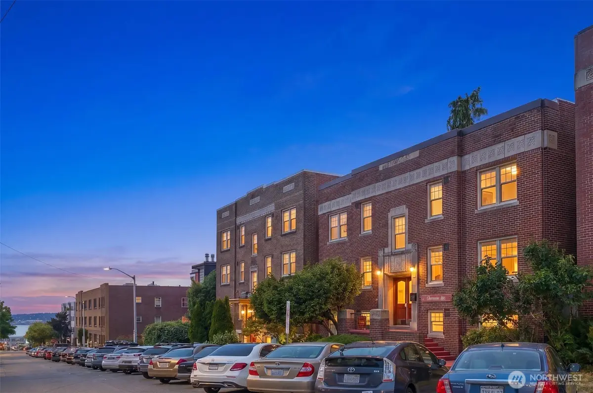 625 4th Avenue W, Seattle, WA 98119 - #1