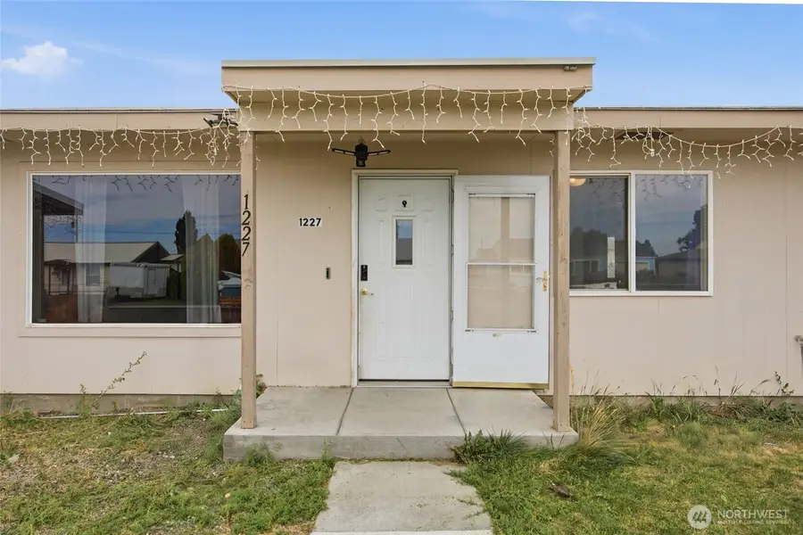 1227 Lowry Street, Moses Lake, WA 98837 - #2