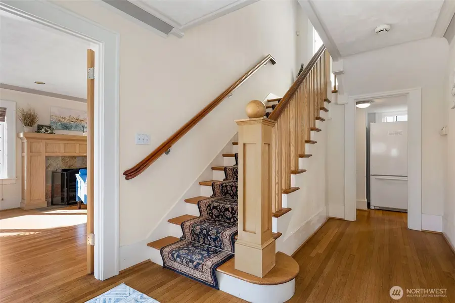 710 10 Avenue E, Seattle, WA 98102 - #3