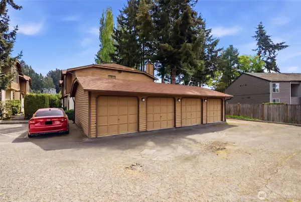 8017 NE 177th Court #504, Kenmore, WA 98028