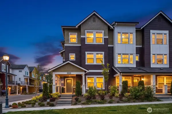 19255 NE 69th Circle #105, Redmond, WA 98052