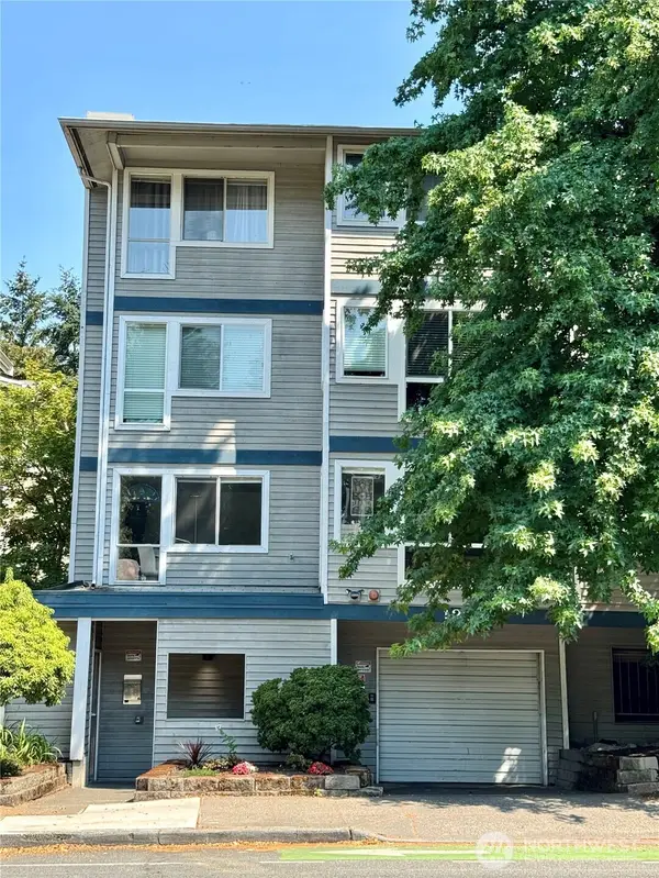 12026 15th Avenue Ne #304, Seattle, WA 98125