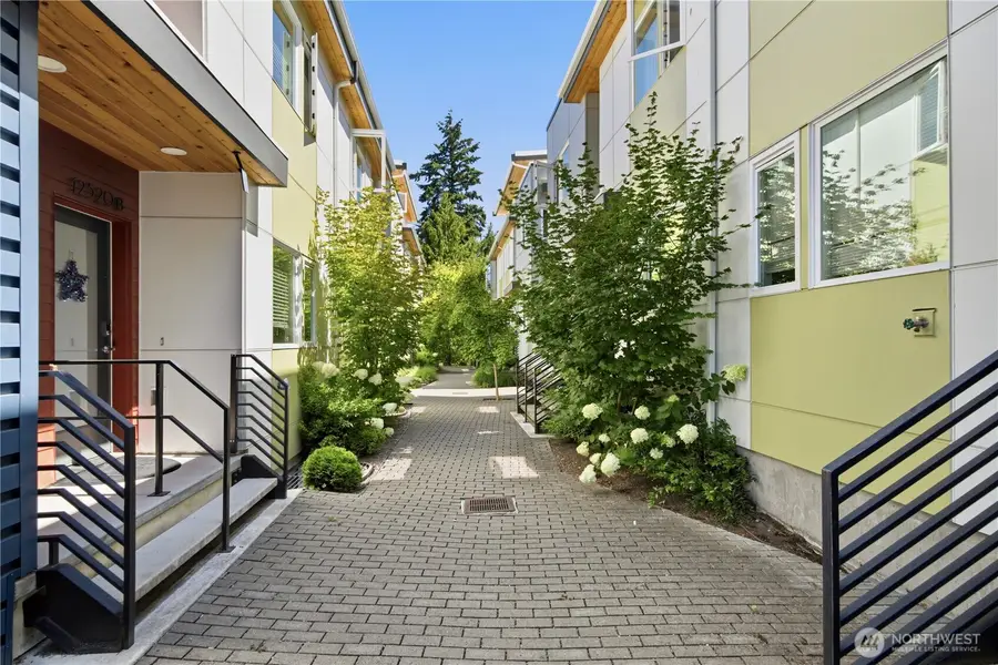 12516 15th Avenue Ne #A, Seattle, WA 98125 - #2