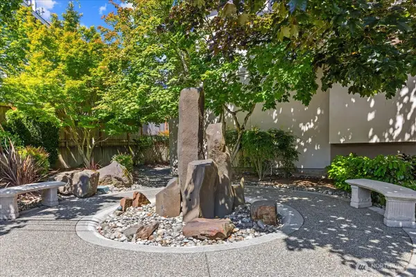 8503 Bowdoin Way #204, Edmonds, WA 98026