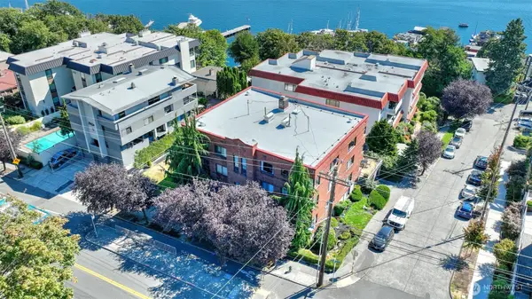 2450 Dexter Avenue N #303, Seattle, WA 98109