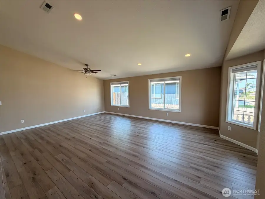 6604 Gehrig Dr., Pasco, WA 99301 - #3