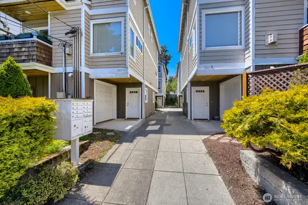 9519 8th Avenue Nw #B, Seattle, WA 98117