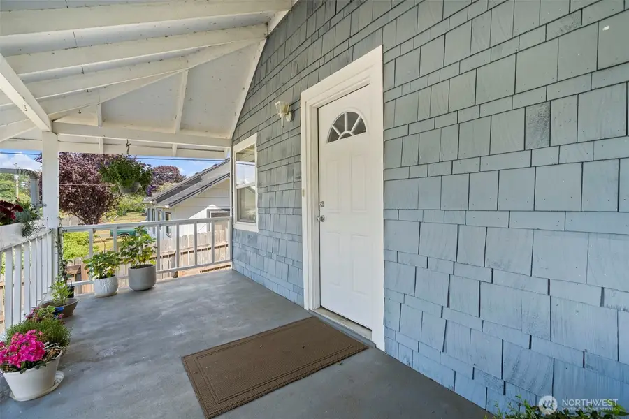 613 Cherry Street, Raymond, WA 98577 - #3