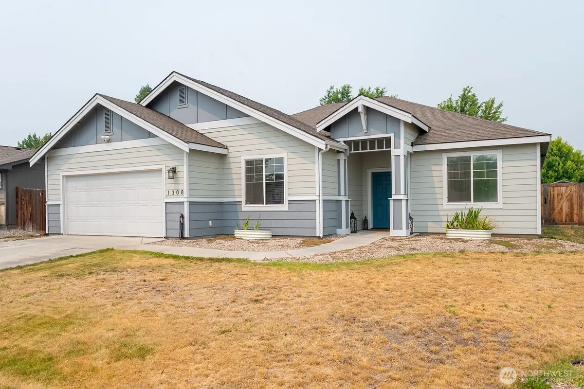 1308 W Bonneville St, Moses Lake, WA 98837 - #1