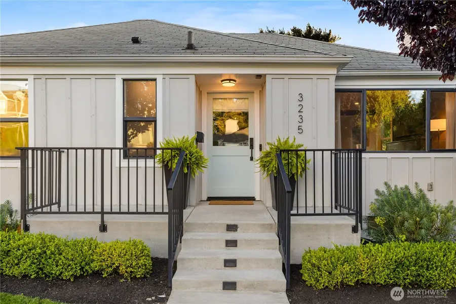 3235 W Viewmont Way W, Seattle, WA 98199 - #3