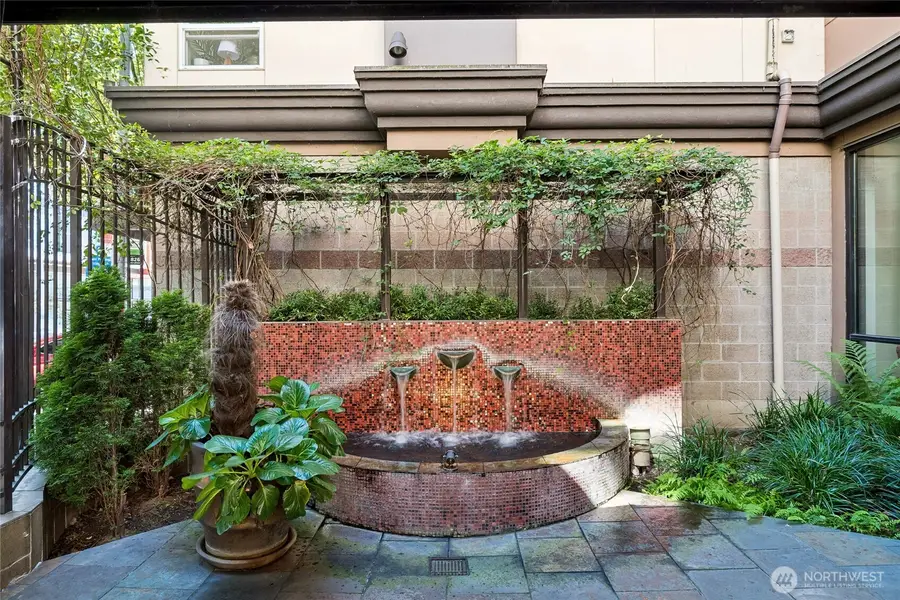 323 Queen Anne Avenue N #711, Seattle, WA 98109 - #2