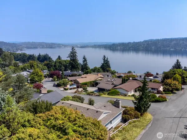 14805 37th Avenue Ne, Lake Forest Park, WA 98155