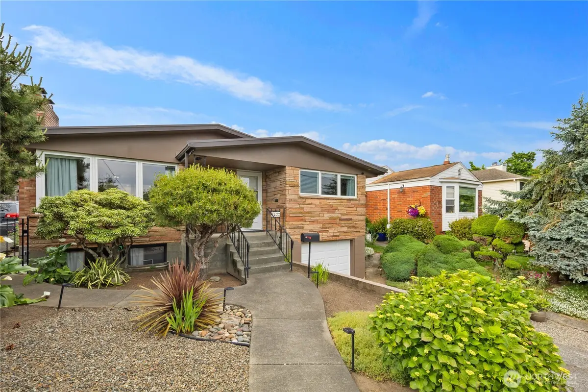 2422 W Lynn Street, Seattle, WA 98199 - #1