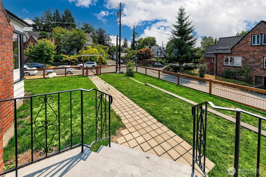 8215 4th Avenue Ne, Seattle, WA 98115 - #2