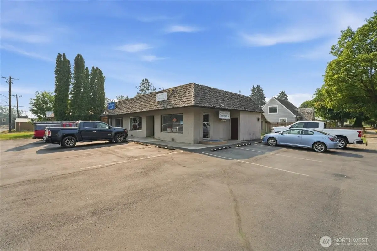 21 W 4th Avenue, Omak, WA 98841 - #1