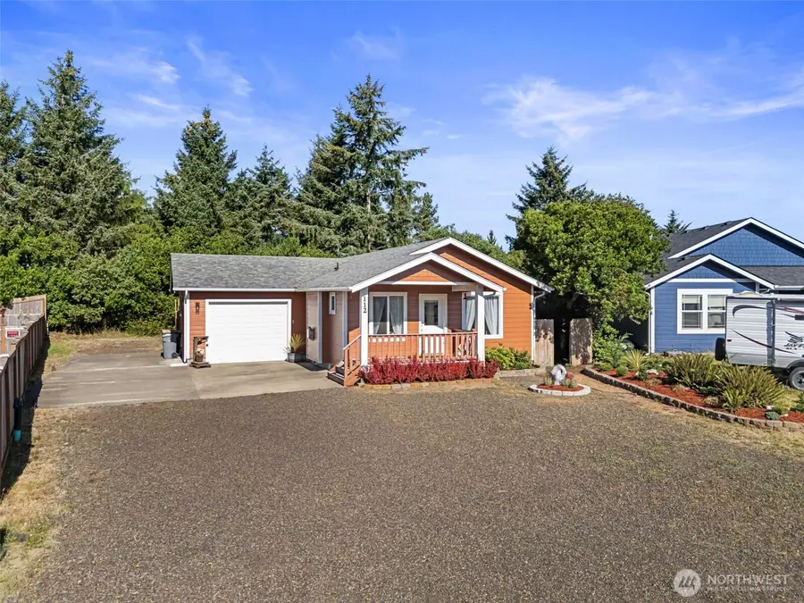 112 Seagate Street Sw, Ocean Shores, WA 98569 - #2
