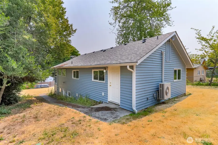 11049 18th Avenue Sw, Seattle, WA 98146 - #3
