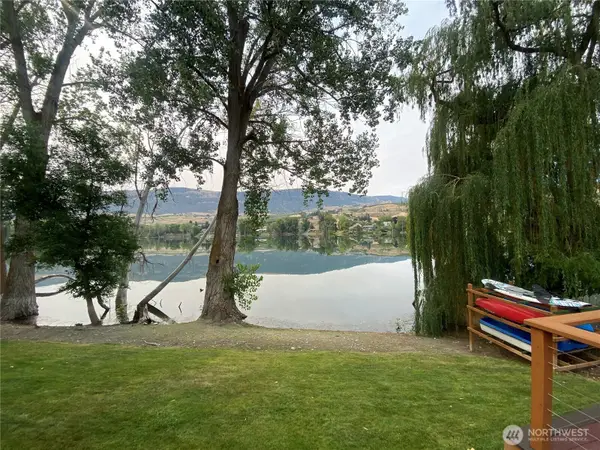 155 Lake Cortez Lane, Malaga, WA 98828