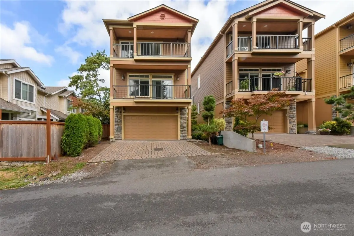 12722 35th Ave House D Ne, Seattle, WA 98125 - #1