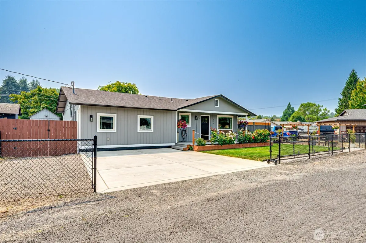 353 Shear Street Sw, Castle Rock, WA 98611 - #1