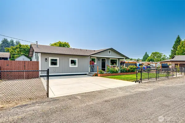 353 Shear Street Sw, Castle Rock, WA 98611
