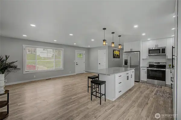24717 S 35th Avenue, Kent, WA 98032