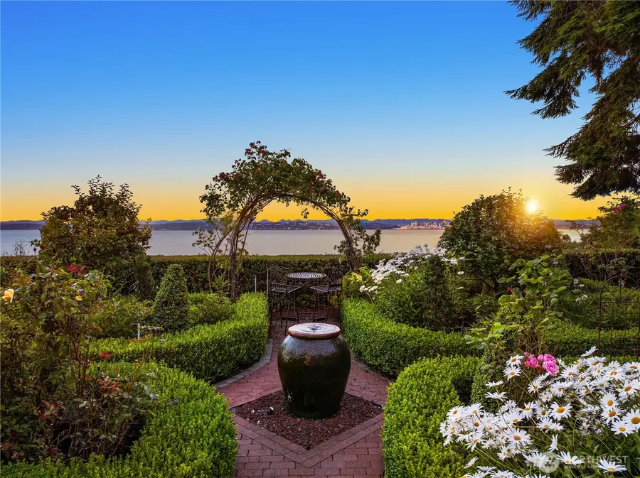 8916 Ferncliff Avenue Ne, Bainbridge Island, WA 98110 - #3