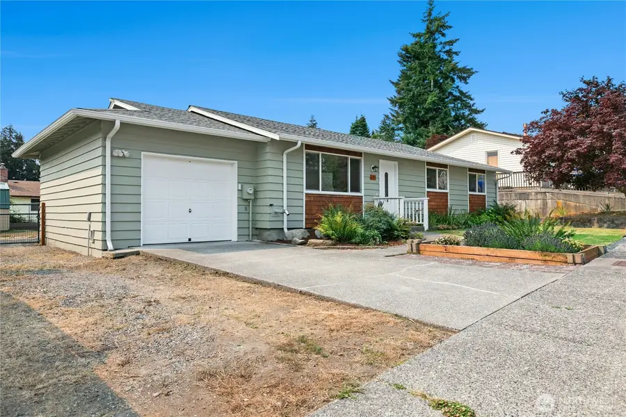 131 NW Clipper Drive, Oak Harbor, WA 98277 - #2