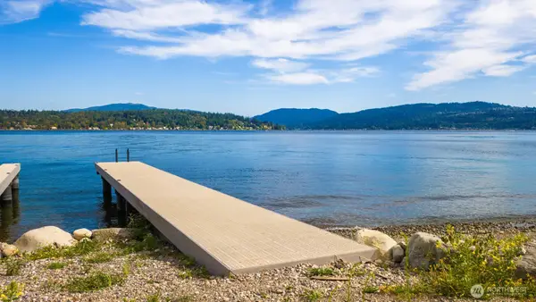 672 W Lake Sammamish Parkway Ne, Bellevue, WA 98008