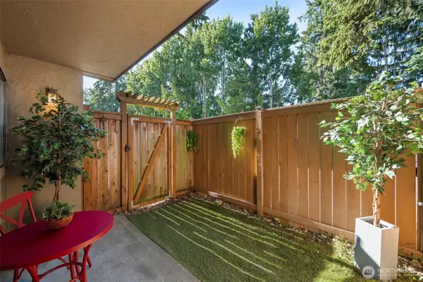750 N 143rd Street #B7, Seattle, WA 98133