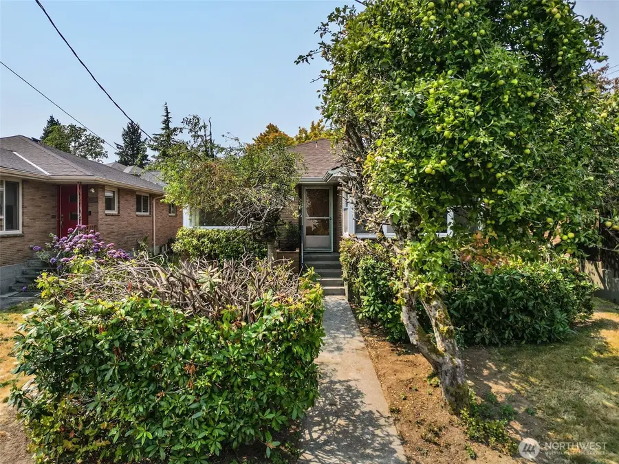 8361 30th Avenue Nw, Seattle, WA 98117 - #3