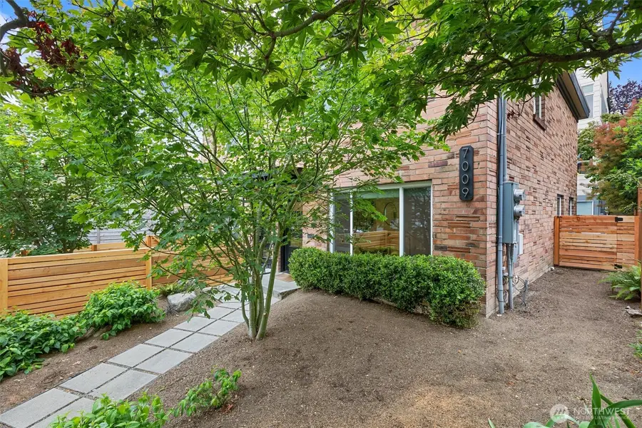 7009 Alonzo Avenue Nw, Seattle, WA 98117 - #3
