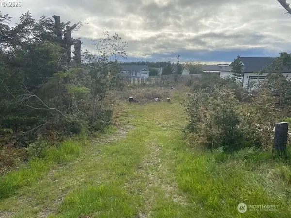 31311 J Place #9, Ocean Park, WA 98640