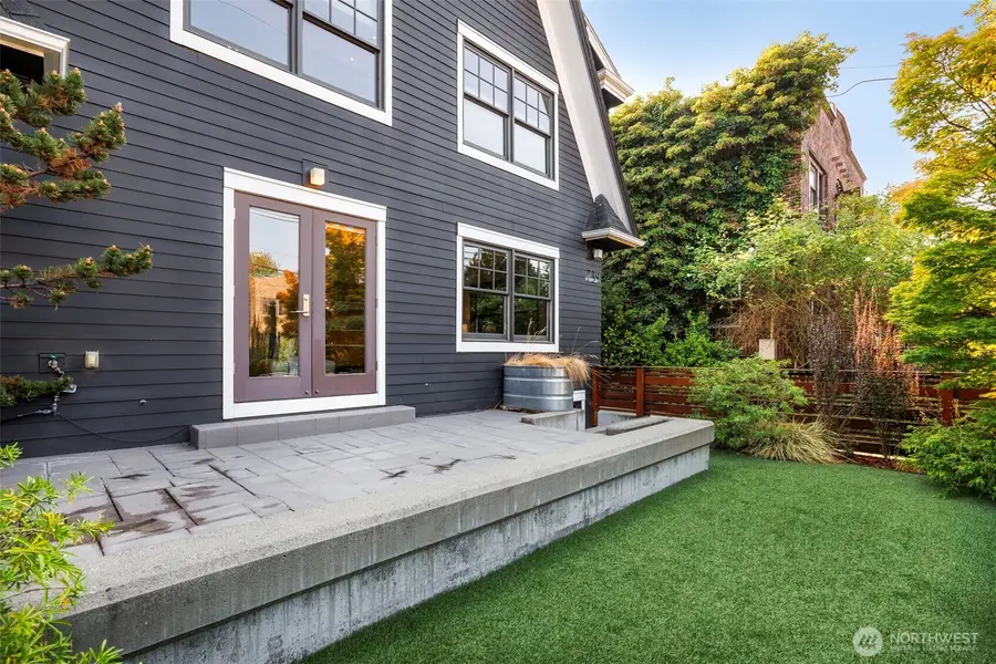 734 10th Avenue E, Seattle, WA 98102 - #3