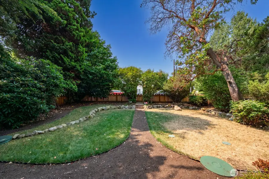 9556 Phinney Avenue N, Seattle, WA 98103 - #3